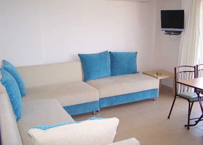 بياز كوناك ايفلري 4* داتْشا